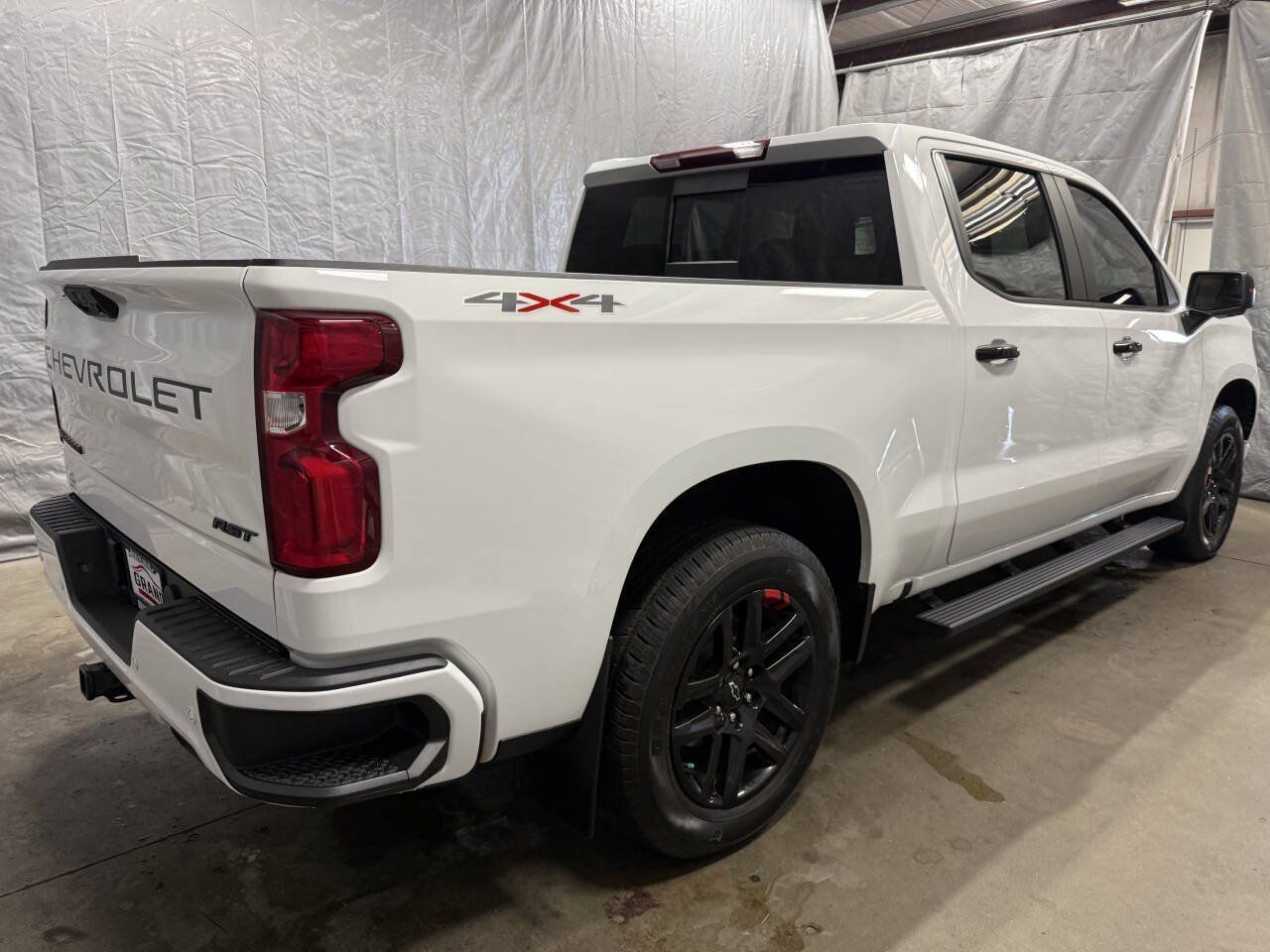Used 2024 Chevrolet Silverado 1500 RST w/ Redline Edition AWD/4WD image 6