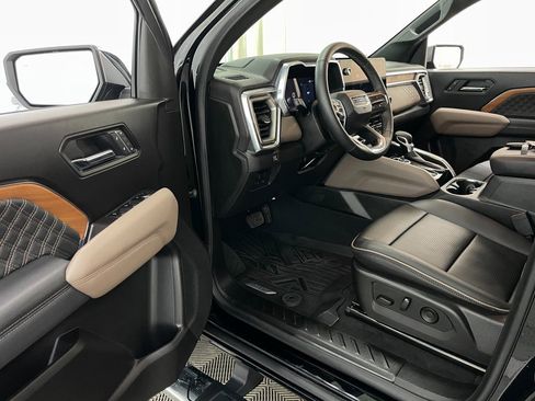 Used 2025 GMC Canyon Denali image 27