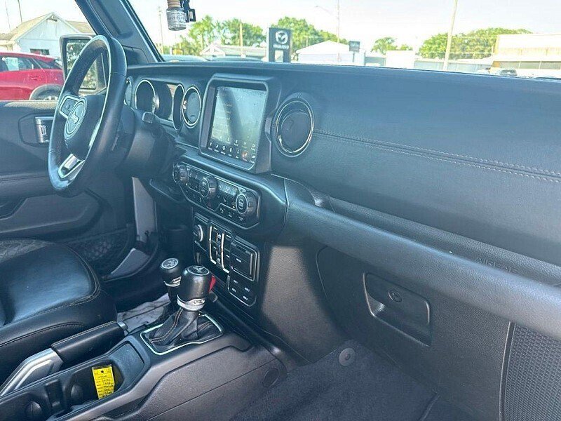 Used 2021 Jeep Wrangler Unlimited Sahara AWD/4WD image 29