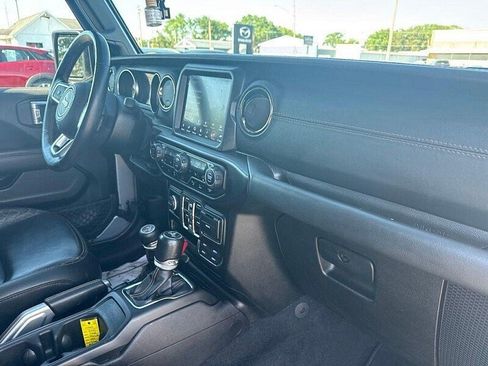 Used 2021 Jeep Wrangler Unlimited Sahara AWD/4WD image 29
