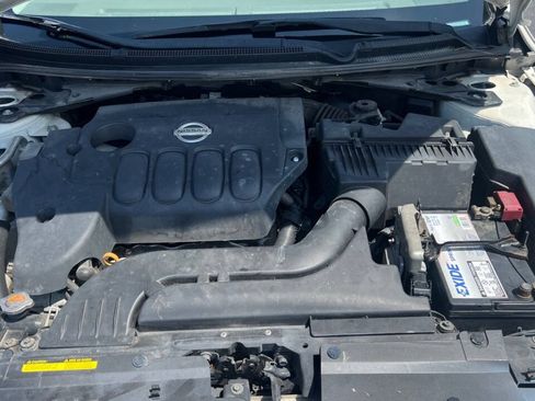 Used 2011 Nissan Altima 2.5 S FWD image 17