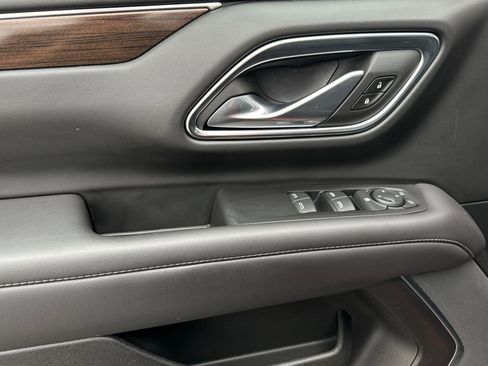 Used 2024 GMC Yukon XL SLE image 11