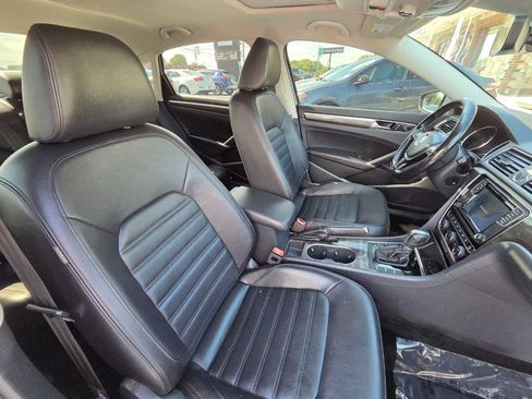 Used 2017 Volkswagen Passat 1.8T SEL Premium FWD image 19