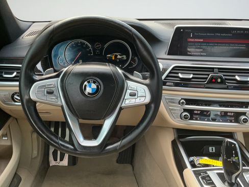 Used 2018 BMW 740i RWD image 13