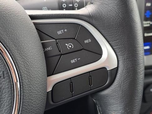 Used 2023 Jeep Renegade Latitude w/ Premium Group image 18