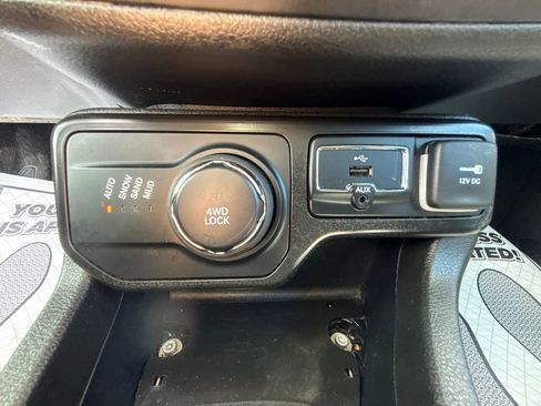 Used 2023 Jeep Renegade Limited AWD/4WD image 18
