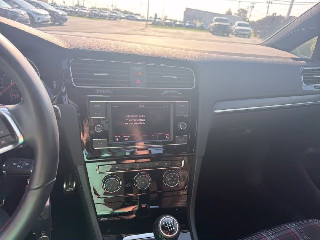 Used 2019 Volkswagen Golf 4-Door FWD image 17