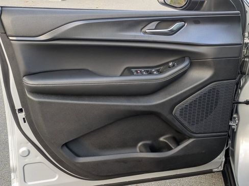 New 2025 Jeep Grand Cherokee Laredo X image 10