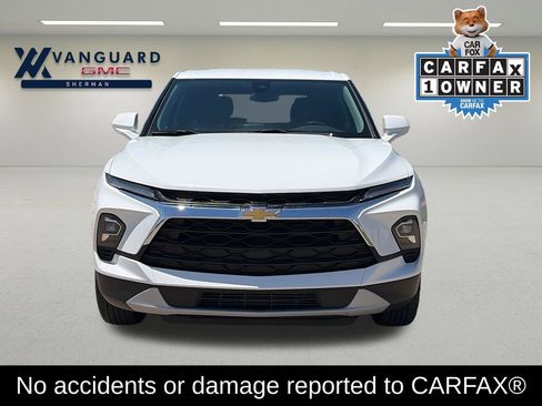 Used 2025 Chevrolet Blazer LT FWD image 2