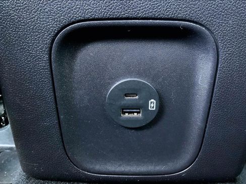 Used 2022 Ford Escape SE image 34