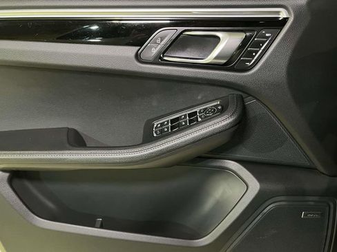 Certified 2023 Porsche Macan S AWD/4WD image 37