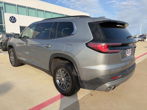 Used 2025 GMC Acadia Elevation image 8