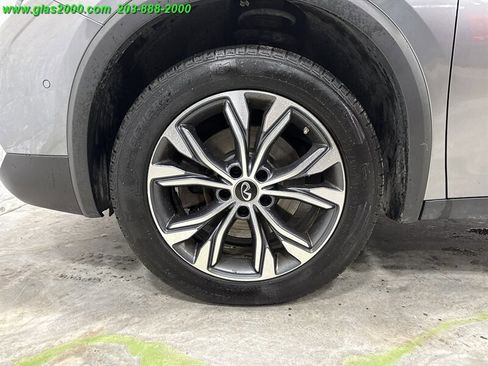 Used 2017 INFINITI QX30 Premium w/ Navigation Package image 16