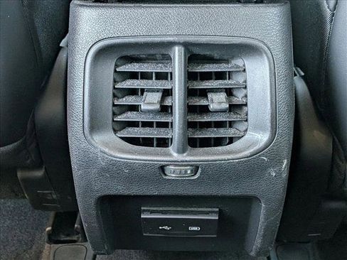 Used 2019 Jeep Cherokee Latitude Plus image 16