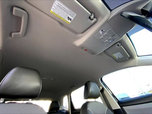 Used 2024 Volkswagen Taos SE w/ Black Wheel Package image 14