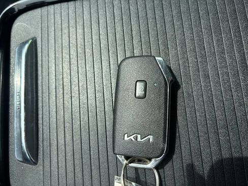 Certified 2022 Kia Niro EX FWD image 21