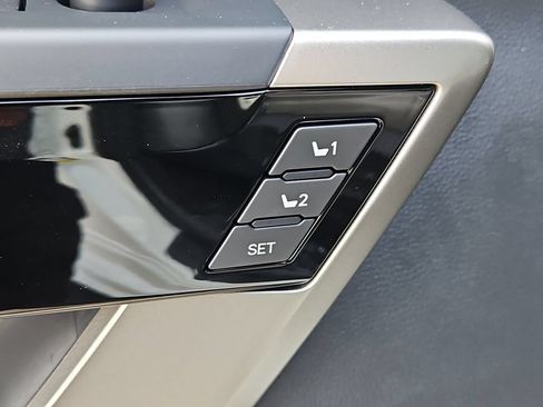 New 2026 Toyota Tundra Limited AWD/4WD image 17