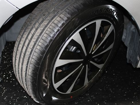 Used 2019 Toyota Corolla LE FWD image 31