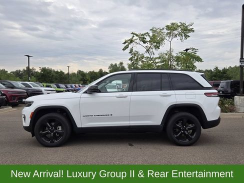 Used 2023 Jeep Grand Cherokee Limited w/ Luxury Tech Group II AWD/4WD image 8