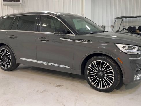 Used 2023 Lincoln Aviator Black Label w/ Dynamic Handling Package image 3