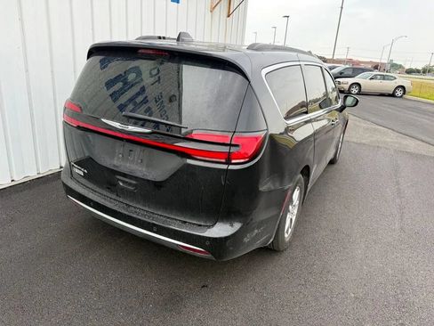 Used 2021 Chrysler Pacifica Touring w/ Cold Weather Group FWD image 8