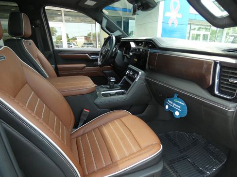 Used 2024 GMC Sierra 1500 Denali Ultimate AWD/4WD image 18