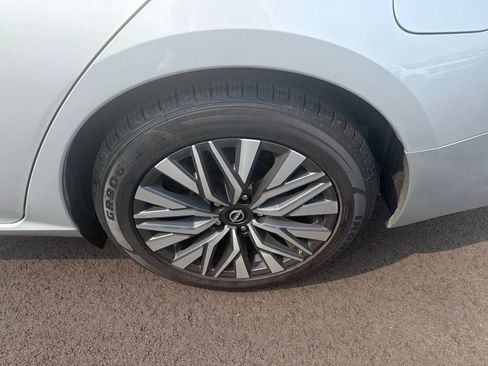 Used 2024 Nissan Altima 2.5 SV FWD image 11