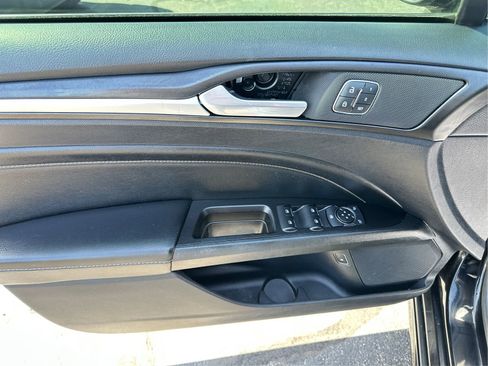Used 2020 Ford Fusion Titanium FWD image 21