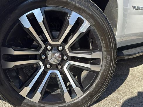 Used 2019 GMC Yukon SLT w/ Open Road Package image 9