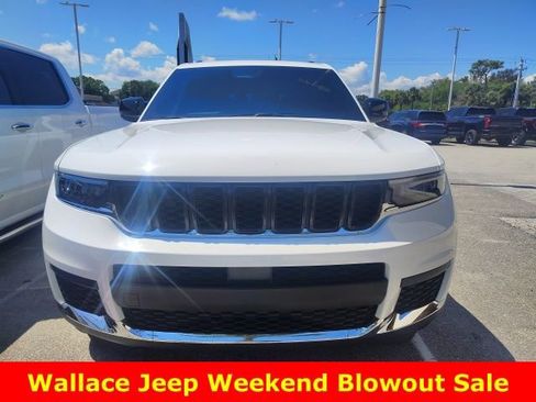 Used 2025 Jeep Grand Cherokee L Laredo image 2