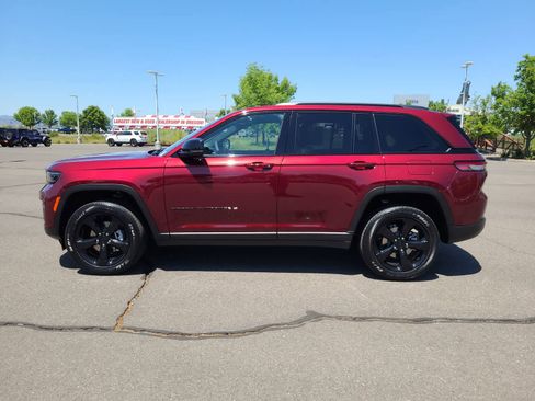 New 2025 Jeep Grand Cherokee Altitude w/ Trailer Tow Package image 11