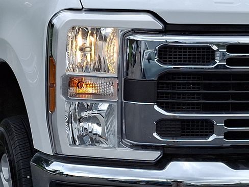 Certified 2025 Ford F250 XLT AWD/4WD image 9