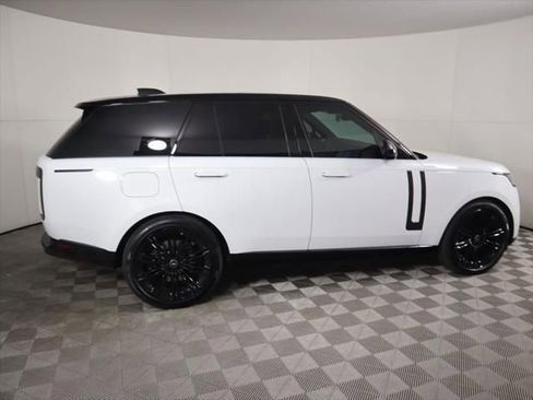 New 2025 Land Rover Range Rover SE image 4