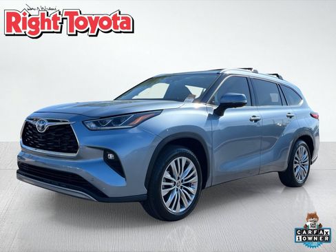 Used 2023 Toyota Highlander Platinum FWD image 1