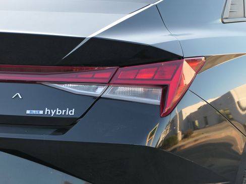 Used 2023 Hyundai Elantra Blue image 3