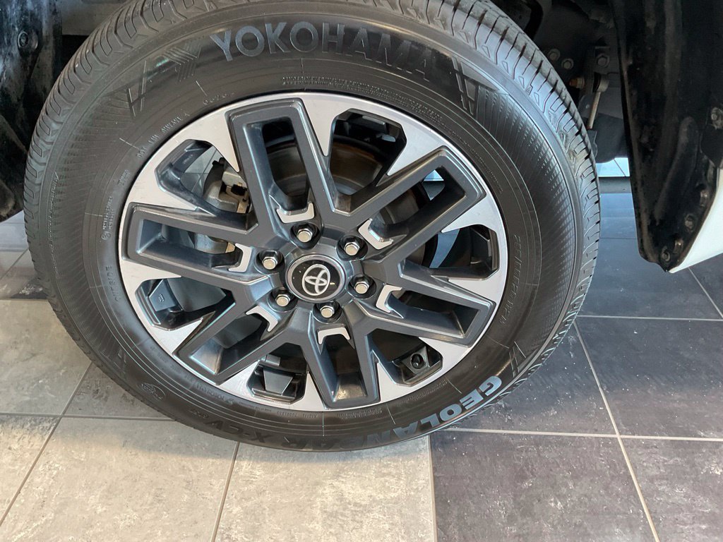Used 2025 Toyota Tundra Limited AWD/4WD image 7