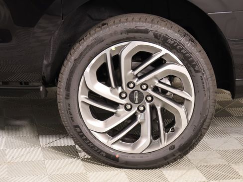 New 2026 Lincoln Navigator L Reserve AWD/4WD image 21