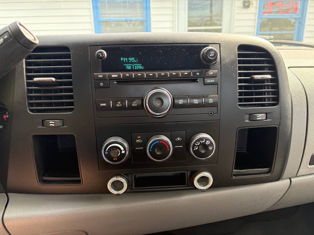 Used 2009 Chevrolet Silverado 1500 W/T RWD image 15