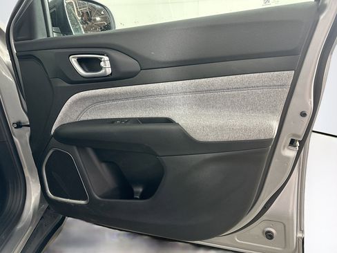 Used 2022 Jeep Compass Latitude FWD image 30