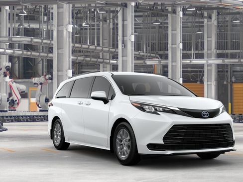 New 2025 Toyota Sienna LE image 15