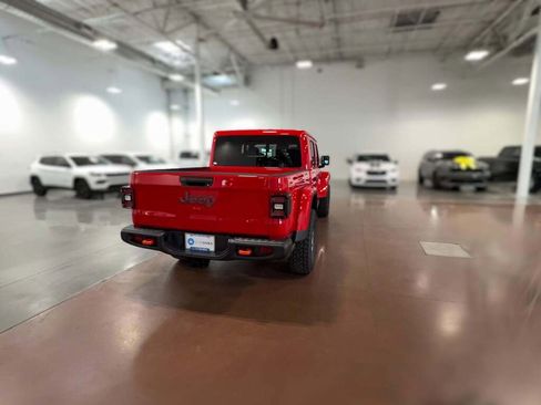 New 2025 Jeep Gladiator Mojave image 11