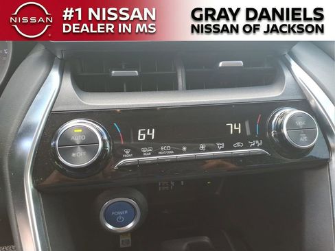 Used 2021 Toyota Venza LE image 18