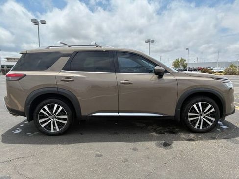 Certified 2023 Nissan Pathfinder Platinum FWD image 7