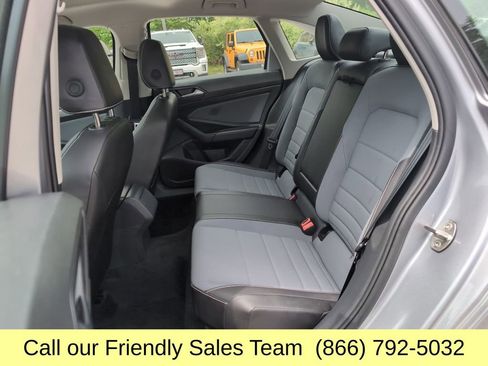 Used 2025 Volkswagen Jetta SE FWD image 25