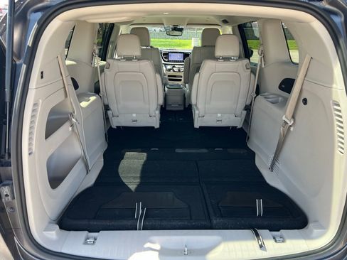 Used 2021 Chrysler Pacifica Touring-L w/ Premium & Safety Sphere Group AWD/4WD image 22