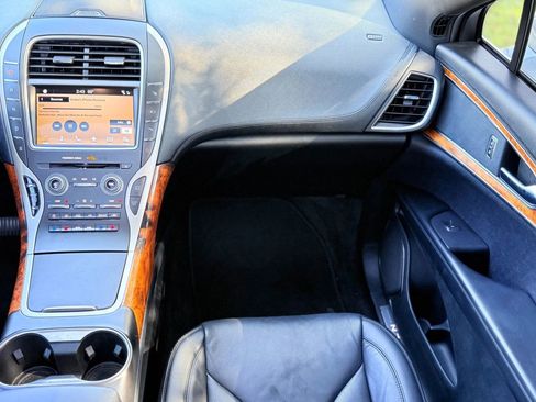 Used 2018 Lincoln MKX Reserve FWD image 10