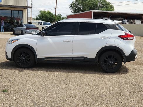 Used 2020 Nissan Kicks SR w/ SR Premium Package FWD image 2