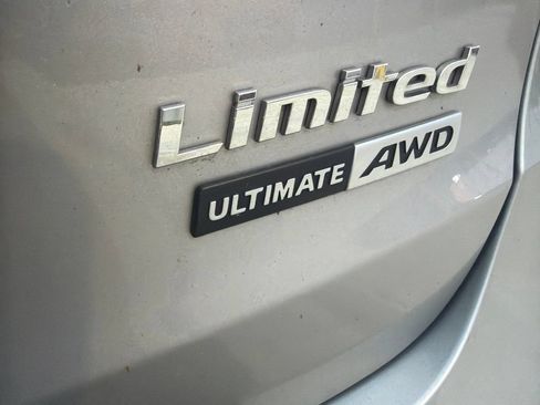 Used 2017 Hyundai Santa Fe Limited AWD/4WD image 4