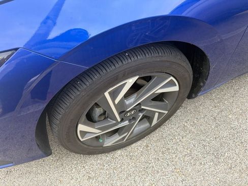 Used 2025 Hyundai Elantra Sport FWD image 4