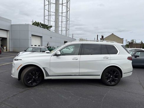Used 2024 BMW X7 xDrive40i w/ Parking Assistance Package AWD/4WD image 3